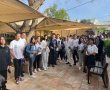 תלמידי תיכון עתיד הניחו כ-500 זרי פרחים בחלקה הצבאית בבית העלמין בעיר