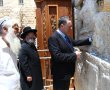 "מסתער על אל-אקצא": ביקורו של שר הביטחון בכותל המערבי מעורר זעם בציבור הערבי